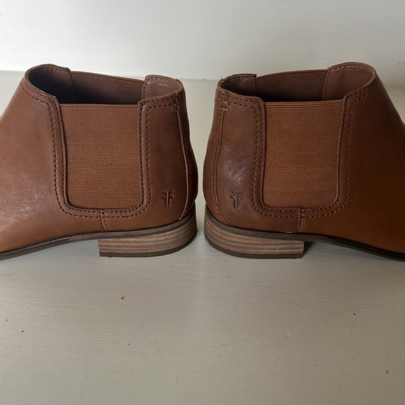 Frye Leather Chelsea Booties NWOT Size 7.5 - Picture 3 of 6